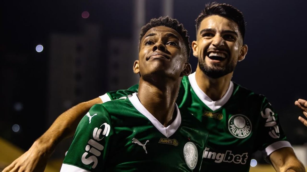 Estêvão se despede da torcida brasileira em jogo contra o Cruzeiro Lorena Bueri