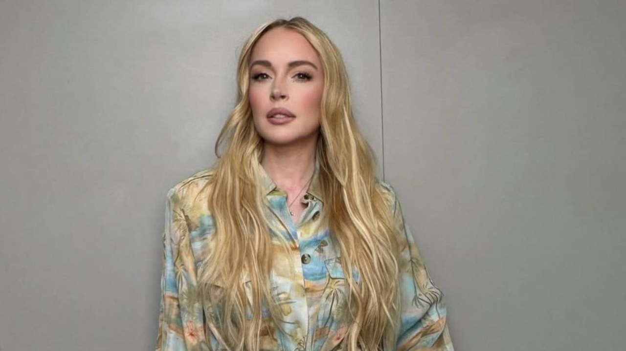 Lindsay Lohan posta selfie e encanta web com aparência saudável Lorena Bueri