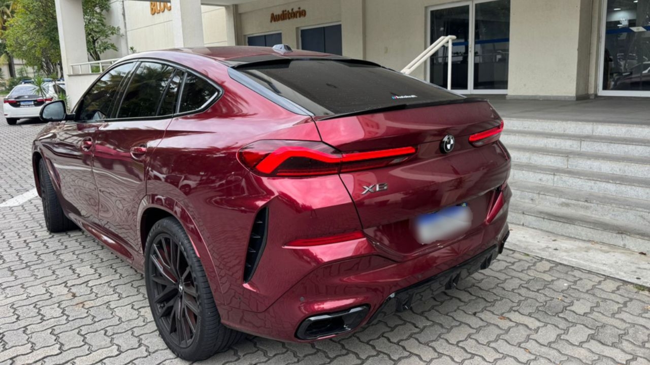 Carro de MC Poze é levado pela polícia por divergência na documentação  Lorena Bueri