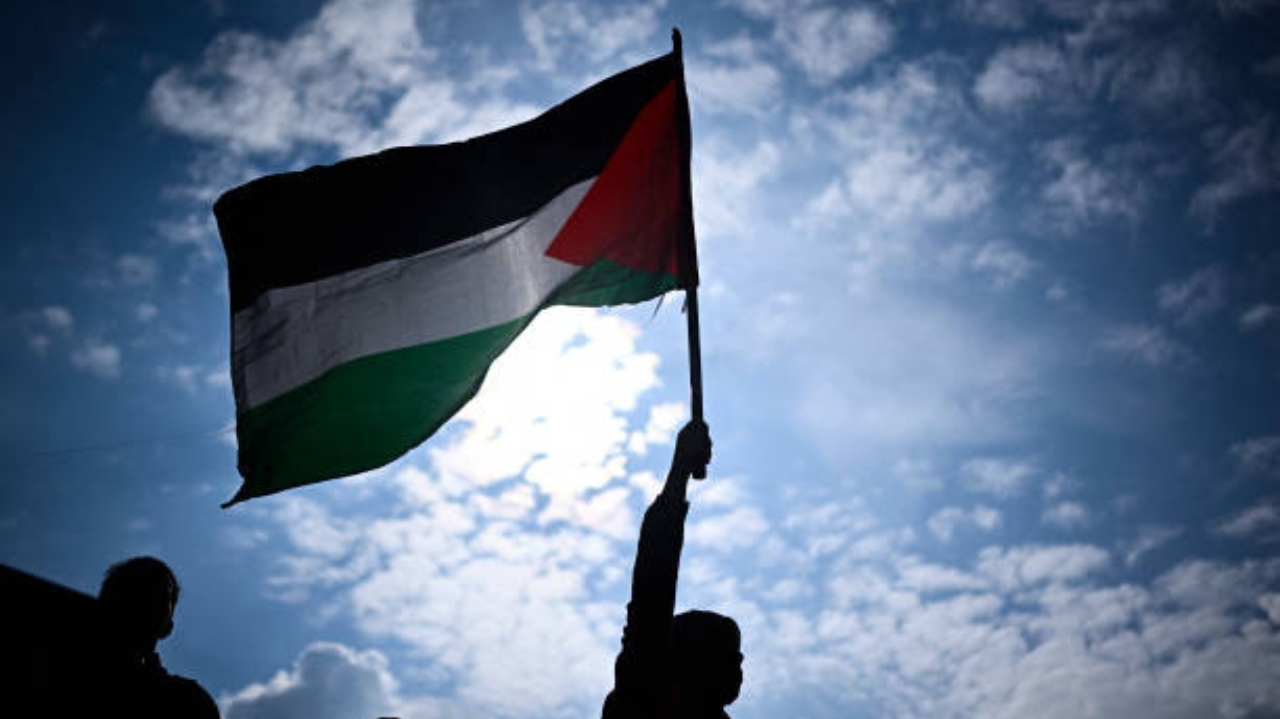 Protestantes pró-Palestina são presos após manifestação em set de filme com Gal Gadot Lorena Bueri