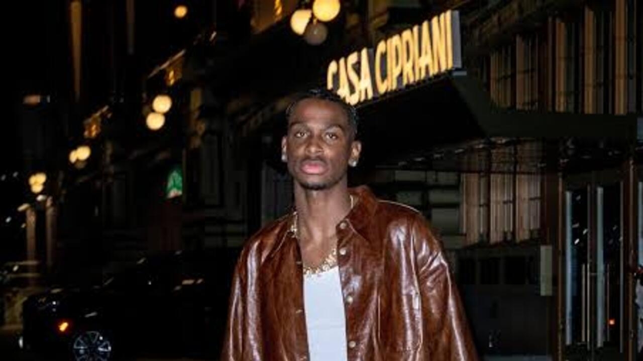 Shai Gilgeous-Alexander brilha dentro e fora das quadras com estilo e elegância Lorena Bueri