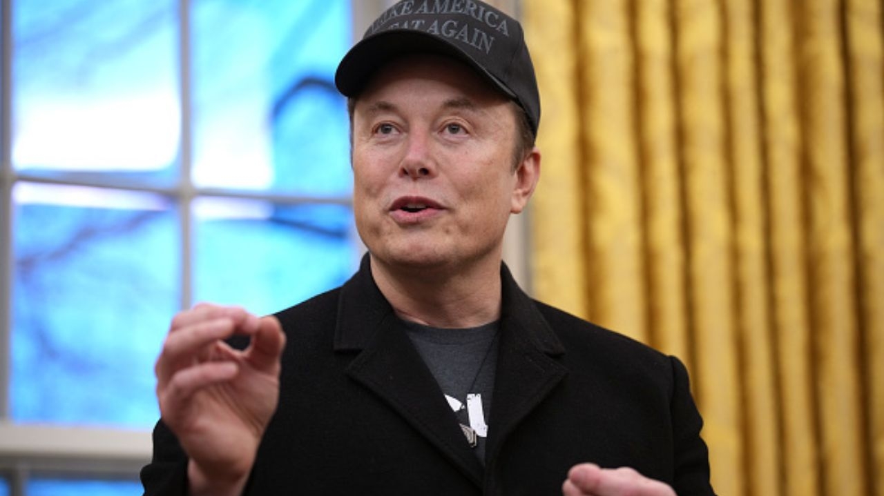 Elon Musk aparece com olho roxo e diz ter levado soco do filho Lorena Bueri