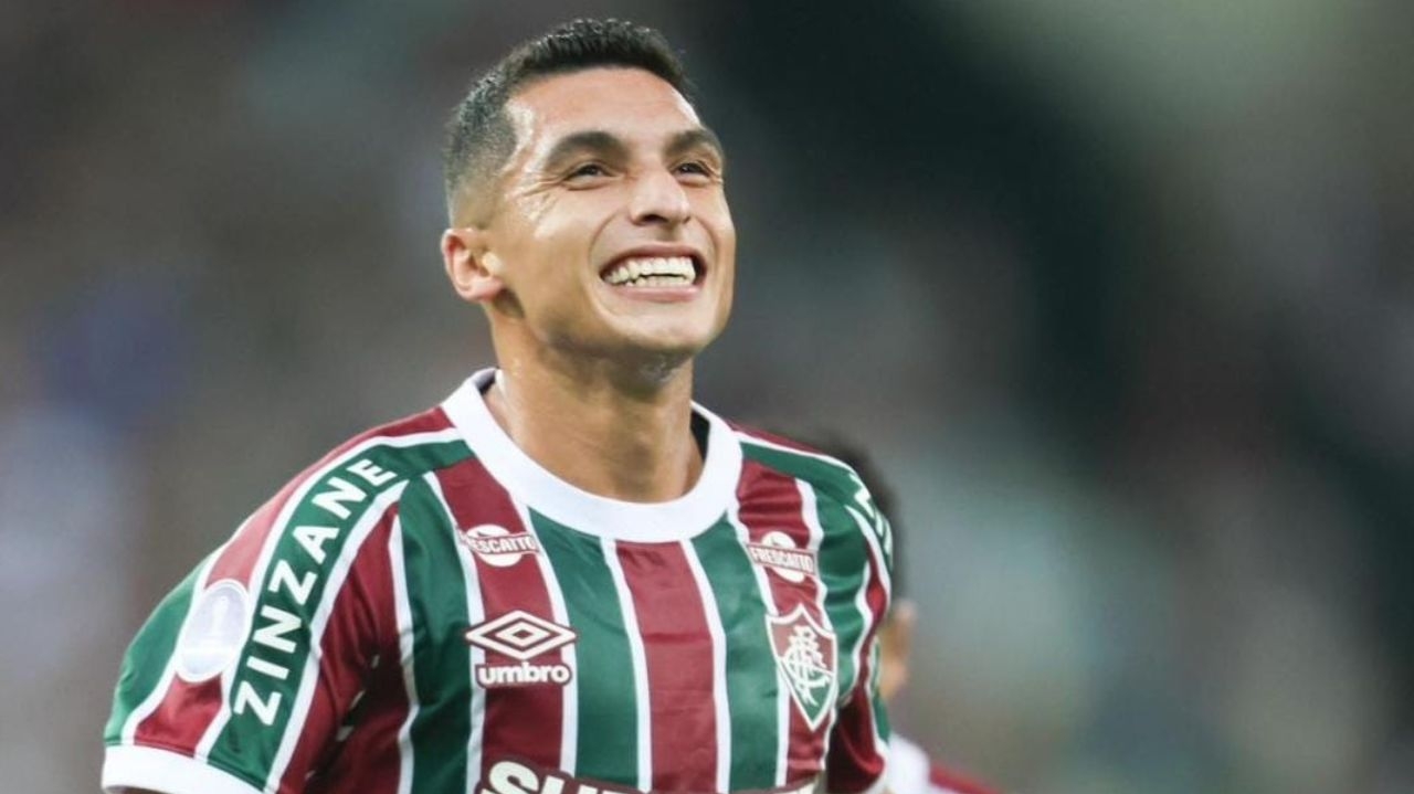 Fluminense resiste pressão e vence Internacional no Beira Rio  Lorena Bueri