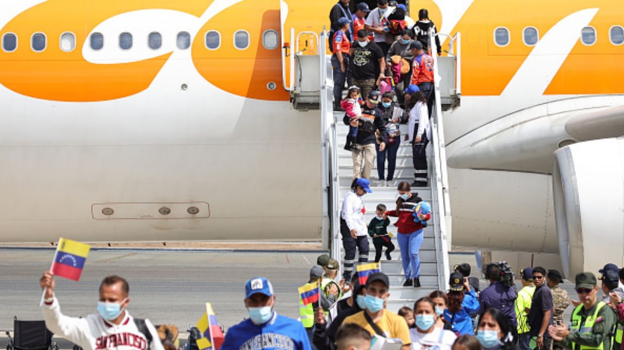 Juiz dos EUA barra tentativa de Trump de cancelar status legal de 5 mil venezuelanos Lorena Bueri