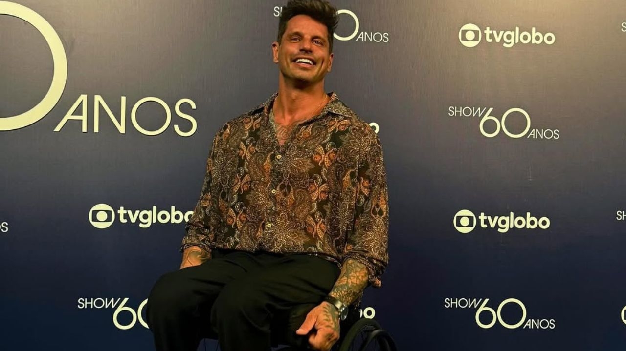 Fernando Fernandes comenta sobre emoção ao voltar a andar com um exoesqueleto Lorena Bueri