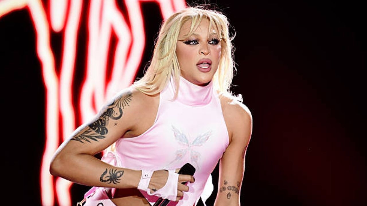 Lesão impede Pabllo Vittar de se apresentar no Museu do Grammy Lorena Bueri