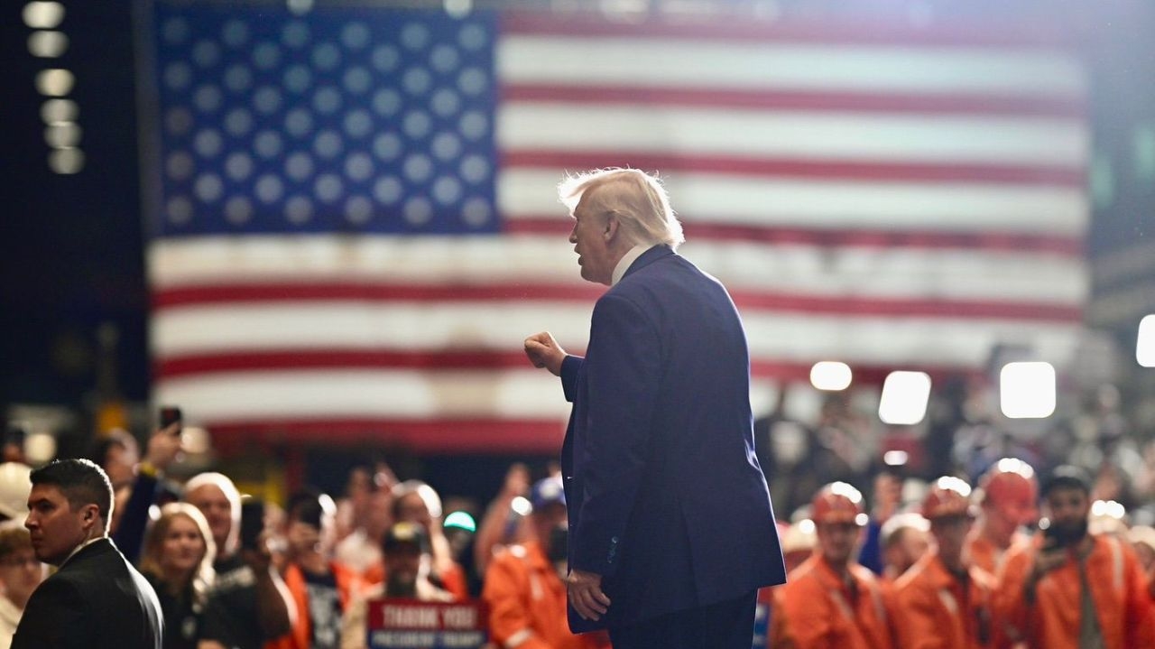 Trump dobra tarifas sobre aço e impacta exportações do Brasil Lorena Bueri