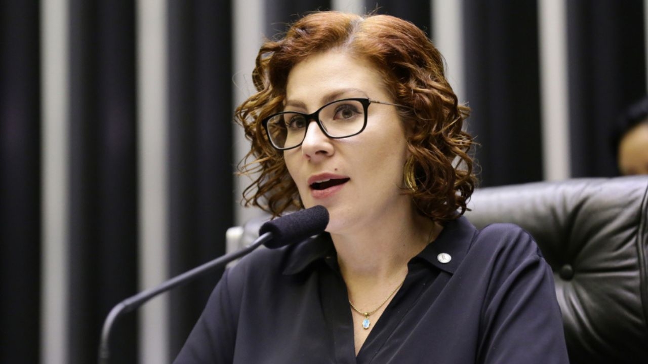 Prisão de Carla Zambelli é definida por Alexandre de Moraes Lorena Bueri
