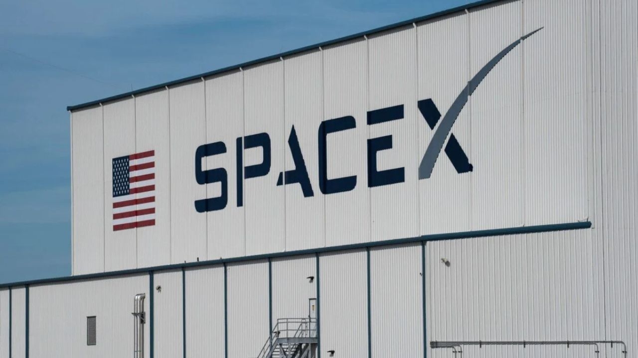 Elon Musk especula lucro de US$ 15,5 bilhões para a SpaceX em 2025 Lorena Bueri