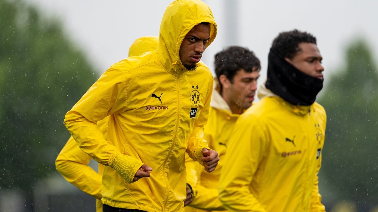 Borussia Dortmund busca reforçar elenco para o Mundial de Clubes Lorena Bueri
