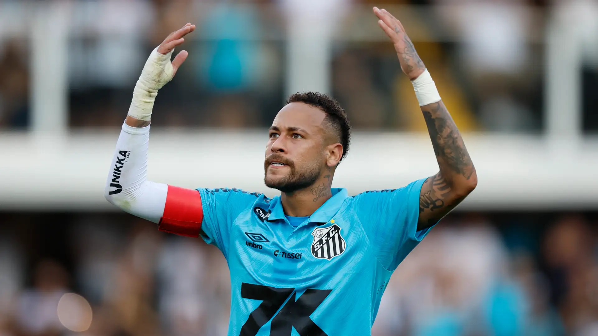 Ferrari luxuosa de Neymar comete infração de trânsito em São Paulo Lorena Bueri