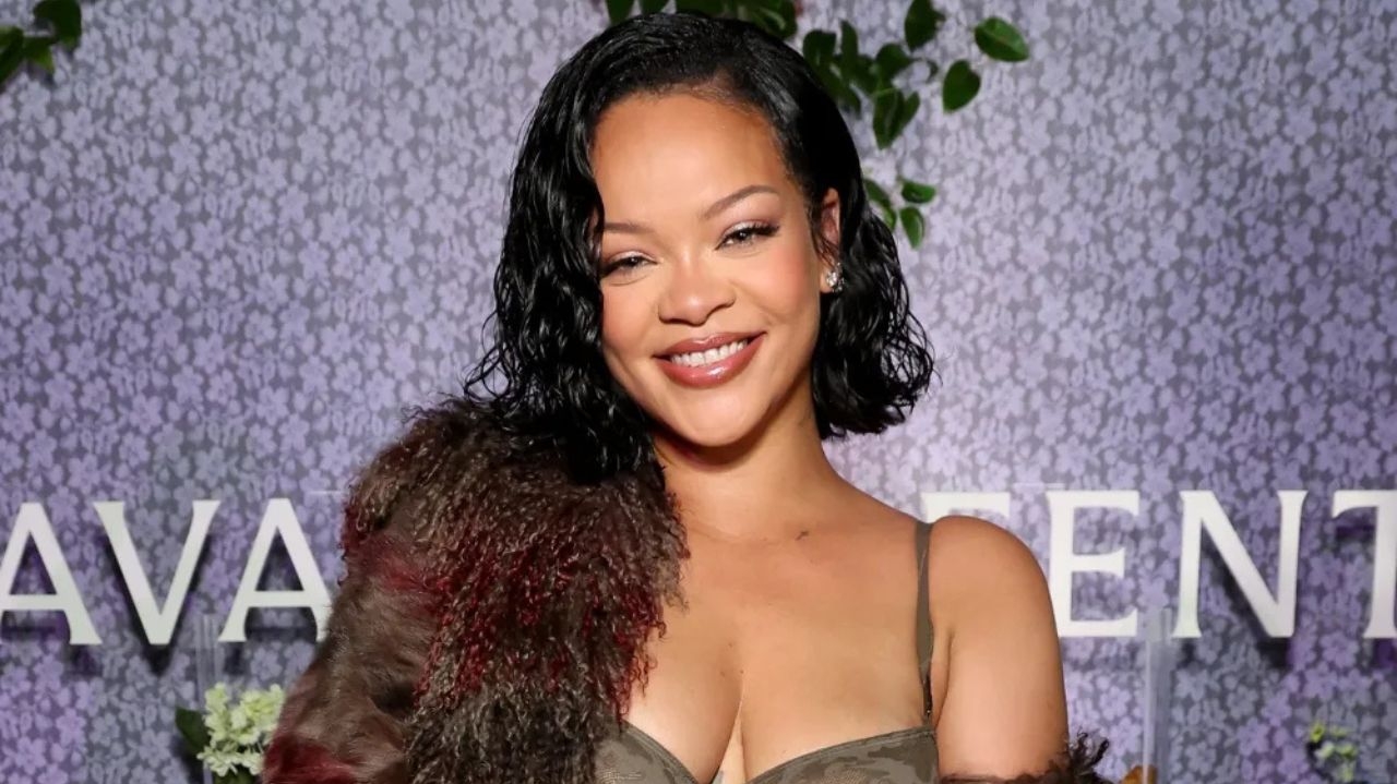Rihanna enfrenta recuo financeiro após estagnação de marcas Fenty, aponta Forbes Lorena Bueri