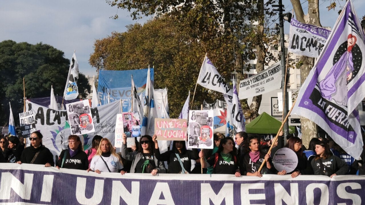 Argentina debate aposentadoria durante protestos  Lorena Bueri