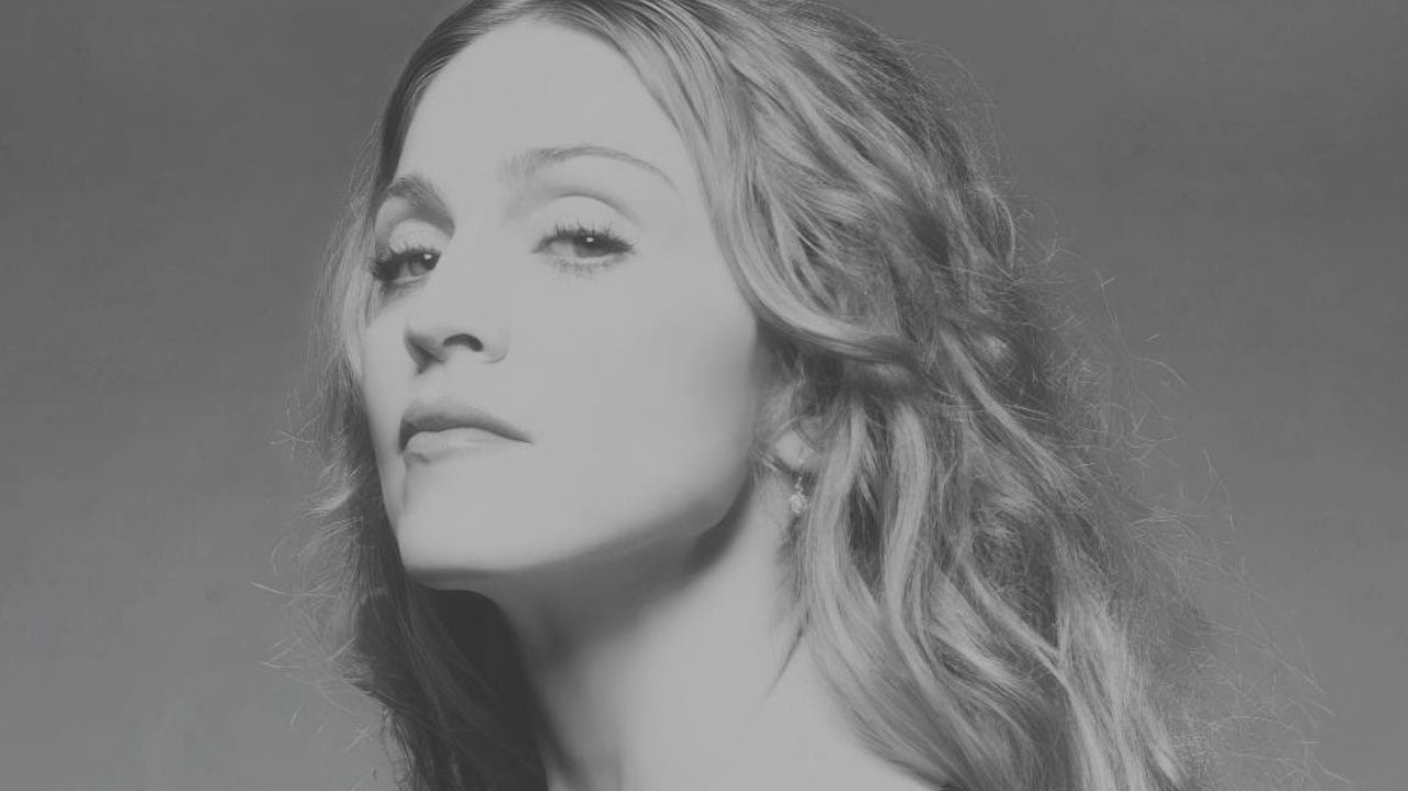 Álbum de remixes da cantora Madonna, 'Veronica Electronica', é anunciado para o fim de junho  Lorena Bueri