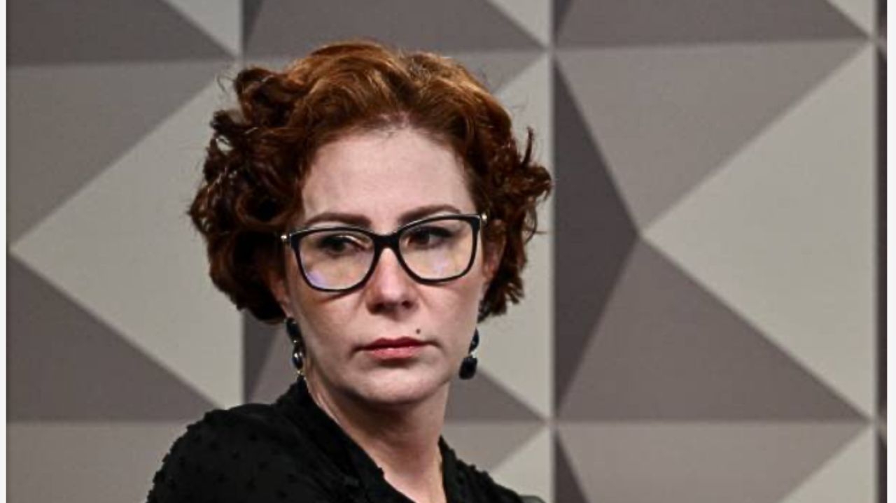 Deputada Carla Zambelli passa a integrar a lista vermelha da Interpol Lorena Bueri