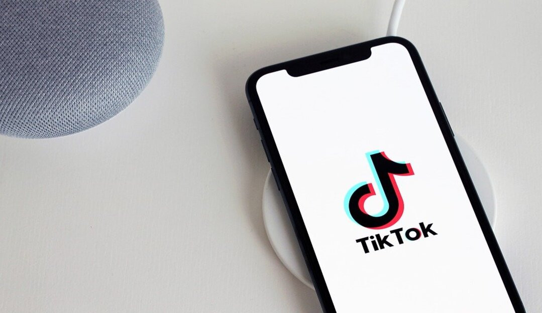 TikTok atinge um bilhão de usuários ativos mensais  Lorena Bueri