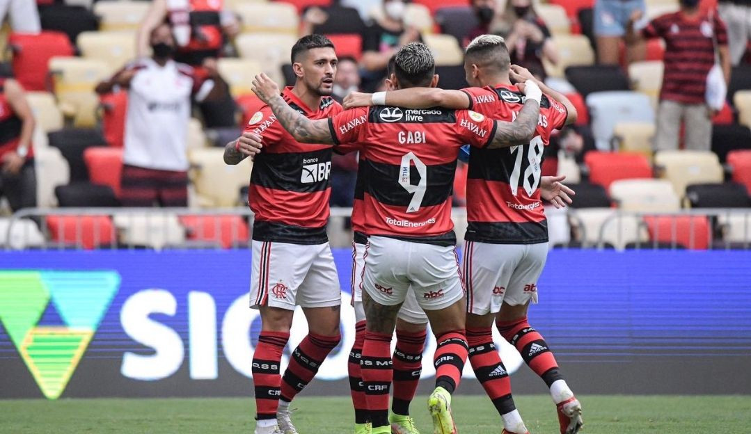 Flamengo enfrenta o Athletico-PR no Maracanã e vence por 3 a 0  Lorena Bueri