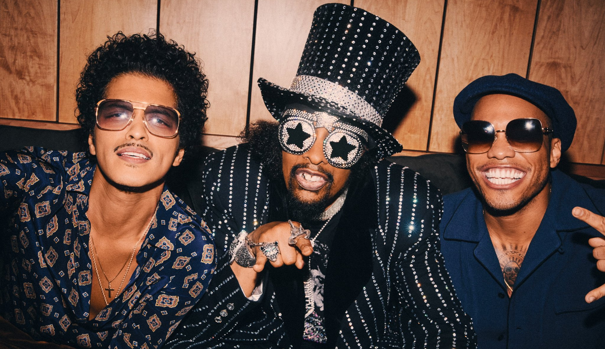 ‘An Evening with Silk Sonic’: Bruno Mars e Anderson Paak anunciam data de lançamento do álbum Lorena Bueri