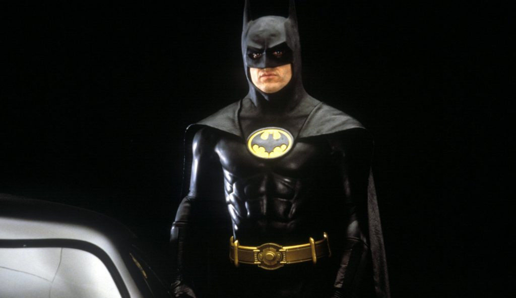 Michael Keaton revela que ainda cabe em seu uniforme de Batman após 30 anos
