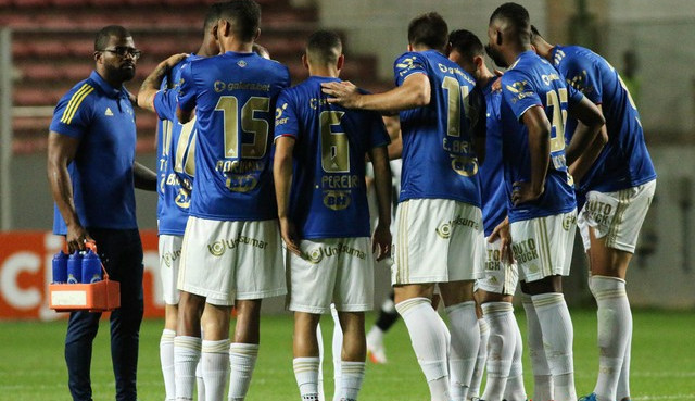 Com salários atrasados jogadores do Cruzeiro anunciam greve 