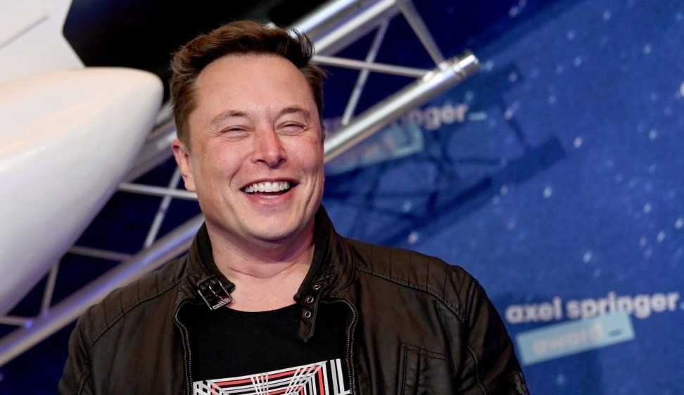 Elon Musk anuncia negociação com companhias aéreas