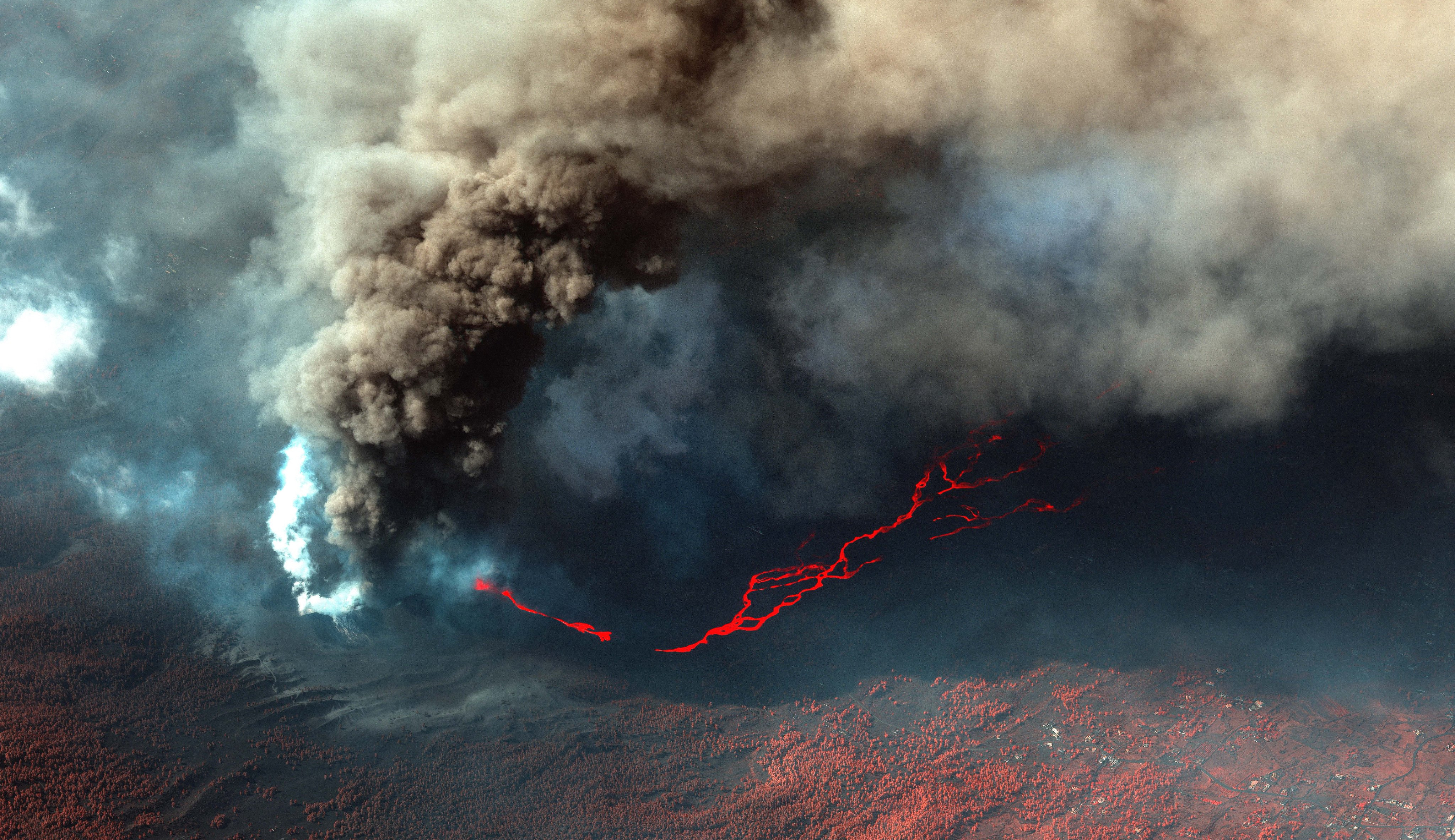 Vulcão Cumbre Vieja contabiliza mais de 7 mil pessoas evacuadas e aproximadamente 2 mil prédios danificados