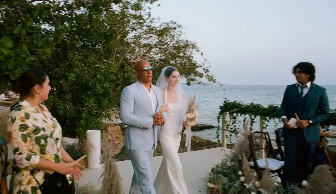 Filha de Paul Walker é acompanhada por Vin Diesel no altar de seu casamento Lorena Bueri