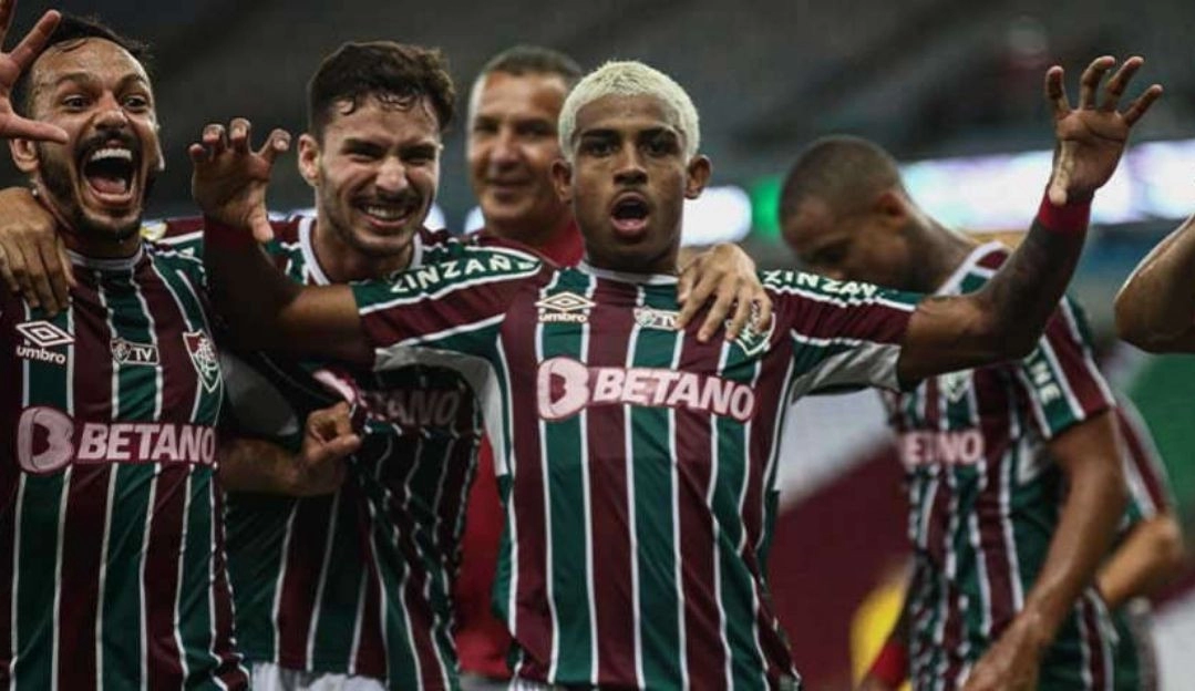 Em noite brilhante de John Kennedy, o Fluminense vence o Flamengo no Maracanã