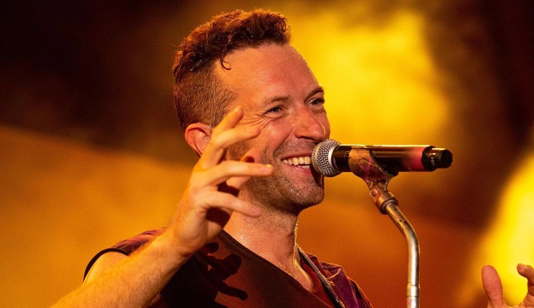 Coldplay leva plateia ao delírio com cover de Pearl Jam