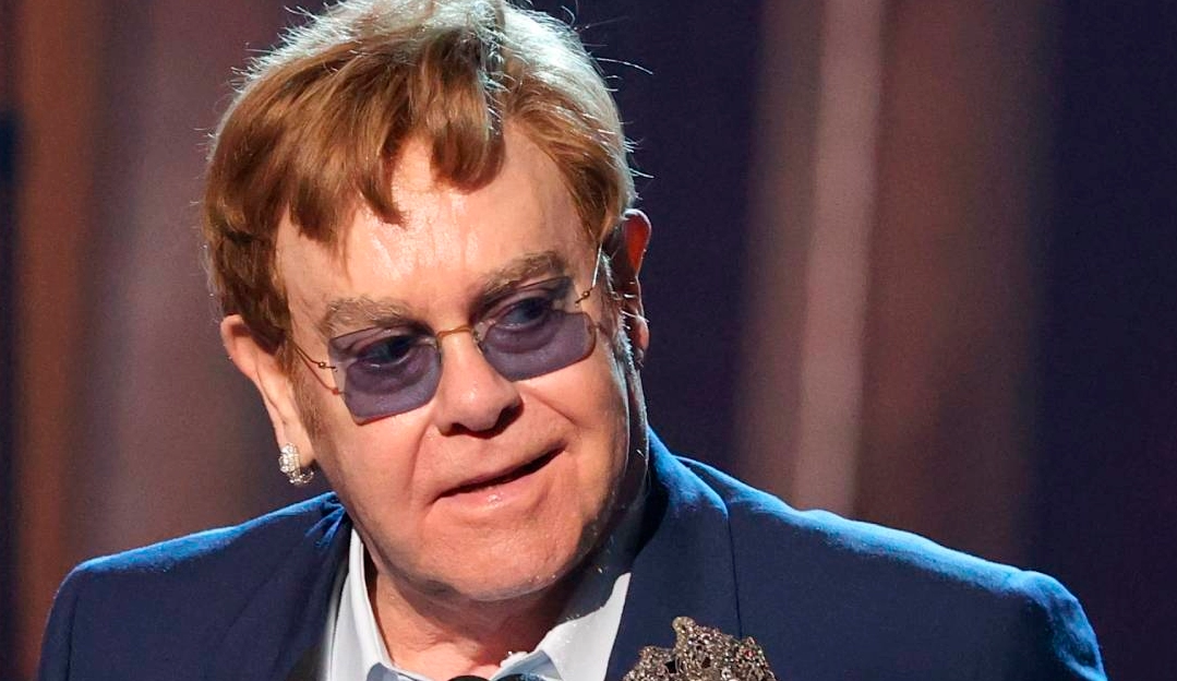 Elton John revela que estará com sua família após turnê de despedida Lorena Bueri