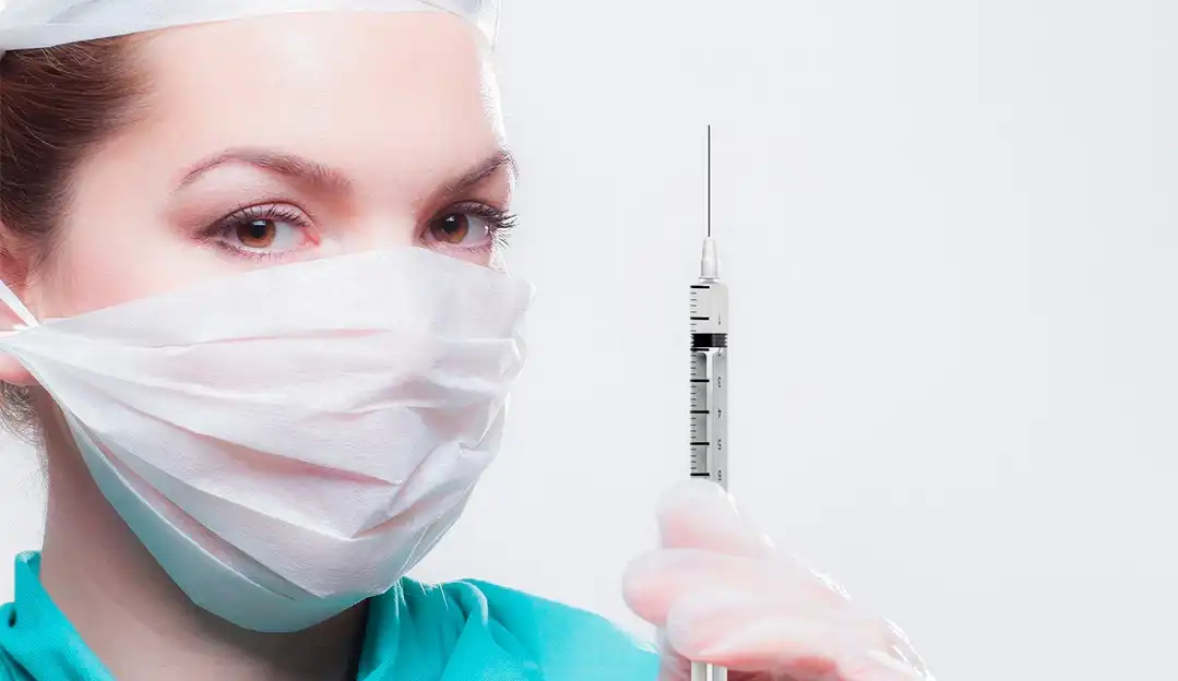 Entenda notícia falsa que liga a vacina contra a covid-19 e o HIV