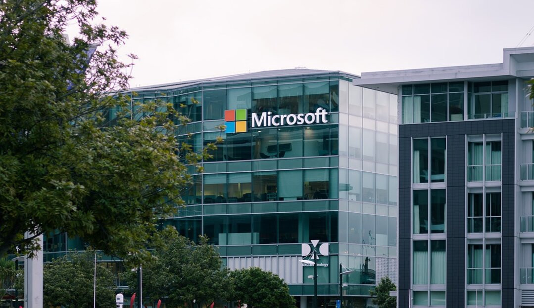 Microsoft supera Apple e se torna a empresa mais valiosa do mundo  Lorena Bueri