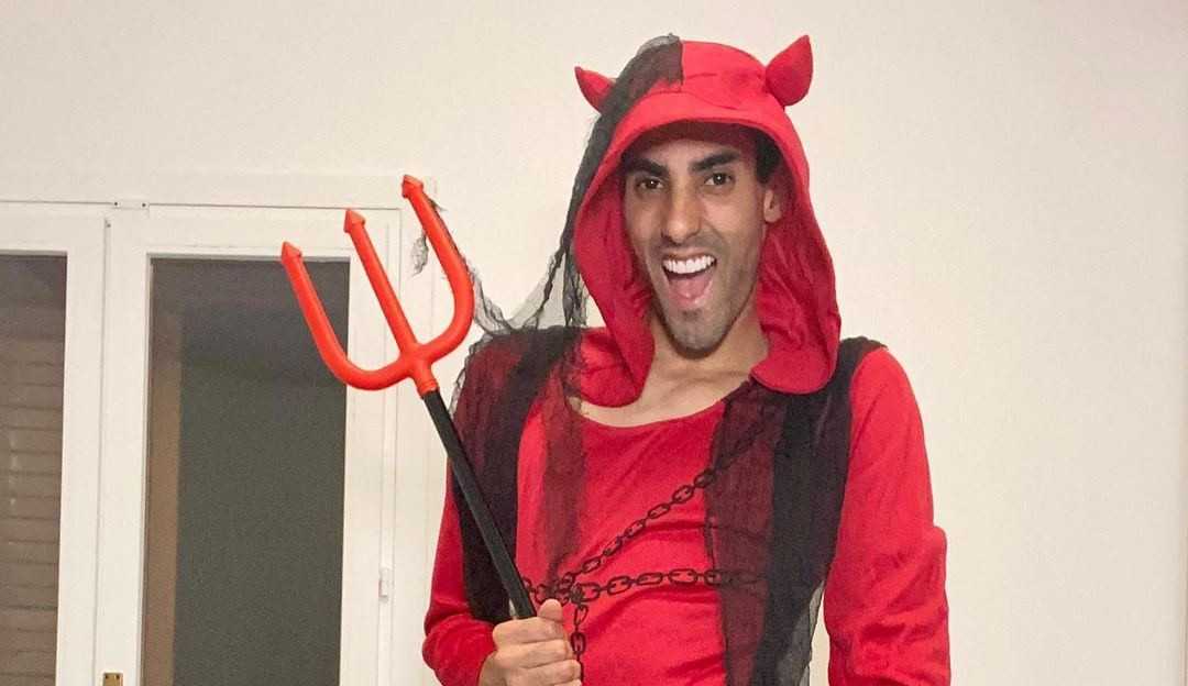 Douglas Souza surge de diabinho no Halloween