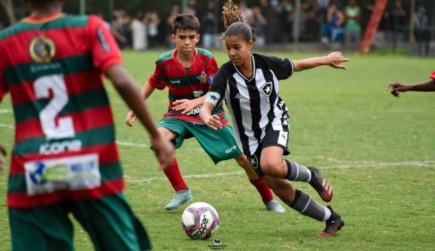 Giovanna, destaque do Botafogo, faz dois gols mas Flamengo venceu a final do Super 8 nos pênaltis Lorena Bueri