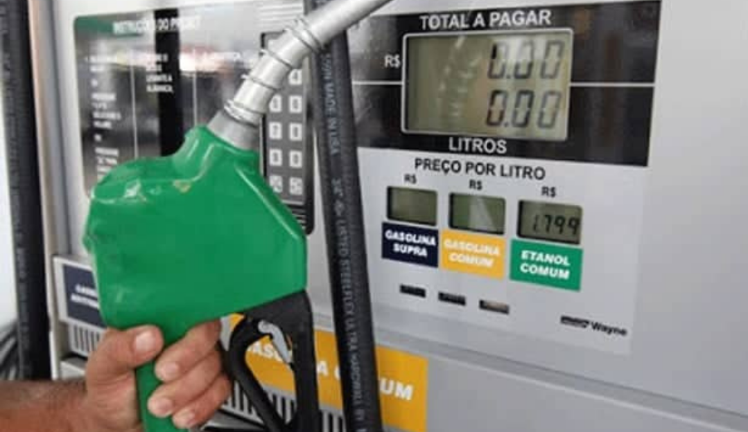 Com alto preço da gasolina brasileiros abastecem em país vizinho