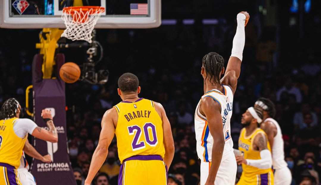 Com minutos finais agitados, Thunder vence o Lakers de virada no Staples Center 