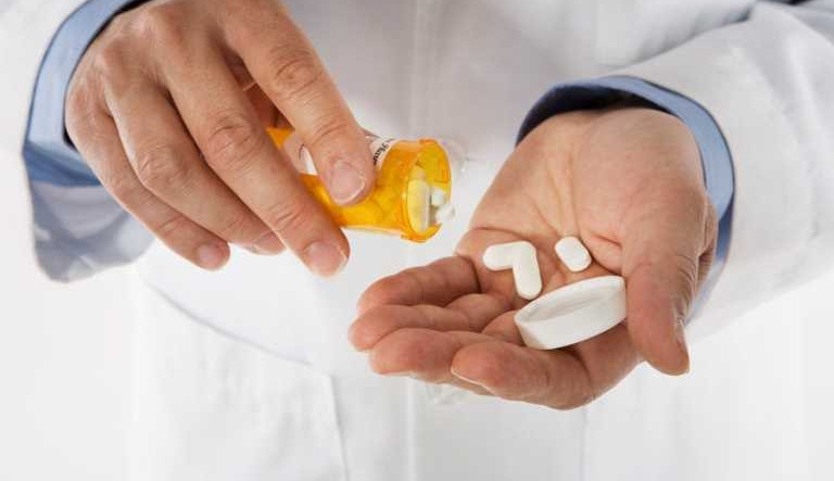 Pfizer diz que pílula contra Covid-19 reduz hospitalização e morte em 89%