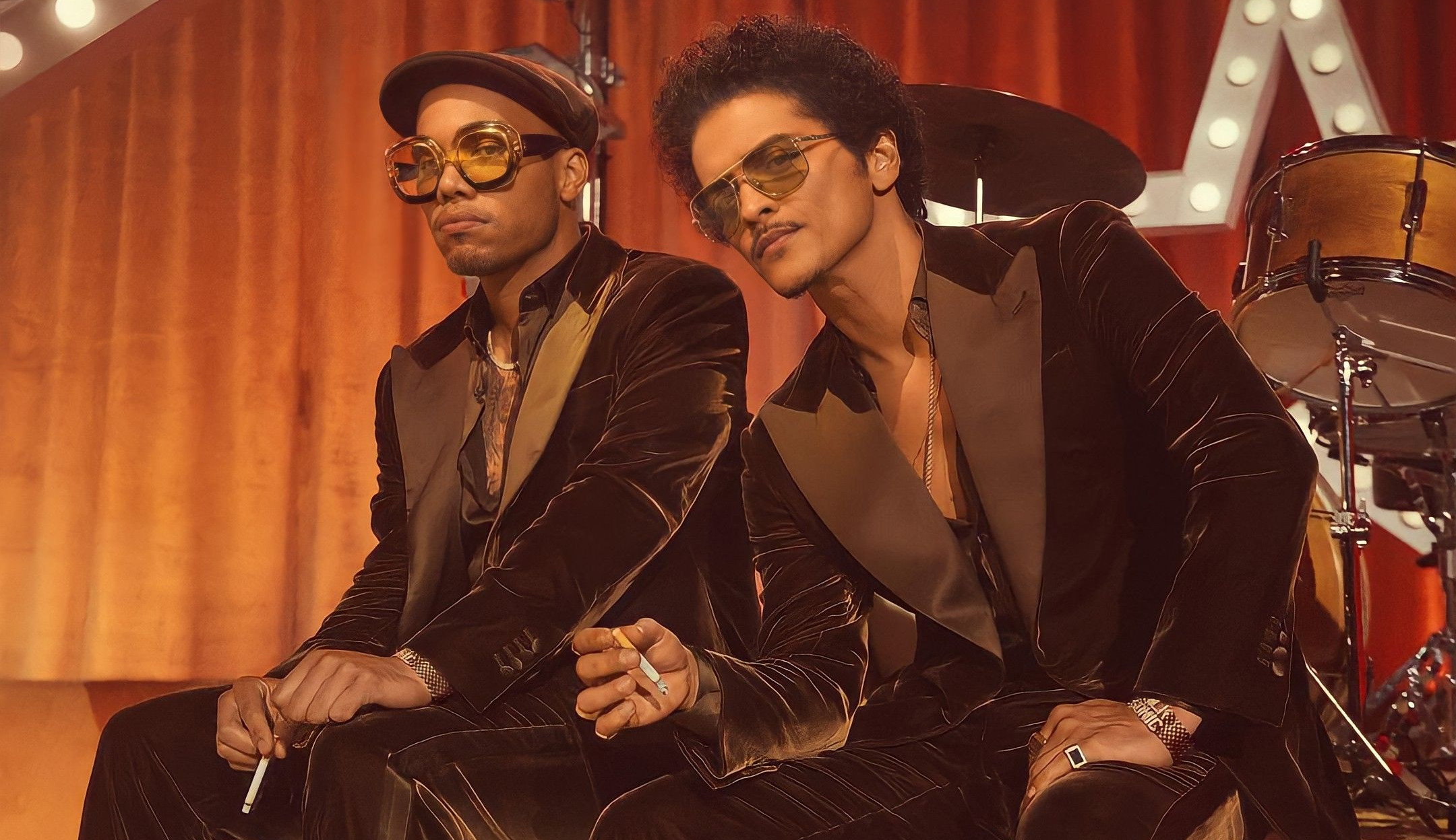 Bruno Mars e Anderson Paak anunciam criação de uma nova banda – SILK SONIC  – e primeiro single já estará disponível na sexta da próxima semana!