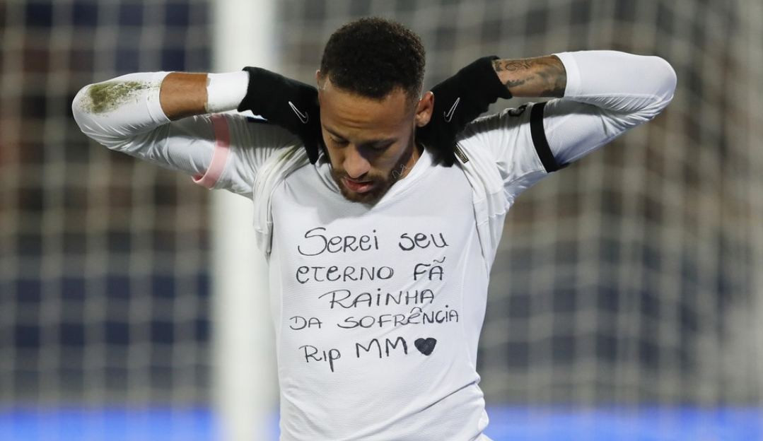 Neymar faz dois gols e homenageia Marília Mendonça  Lorena Bueri