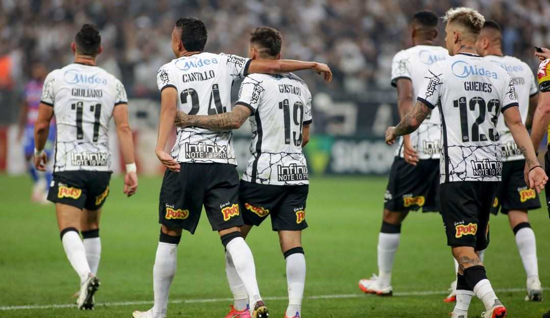 Corinthians vence o Fortaleza com gol no final e se aproxima do G-4 