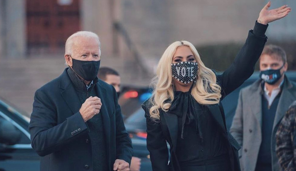 Lady Gaga revela ter usado vestido à prova de balas em evento político nos Estados Unidos Lorena Bueri