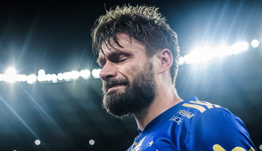 Após vitória do Cruzeiro no Mineirão, Rafael Sóbis anuncia aposentadoria