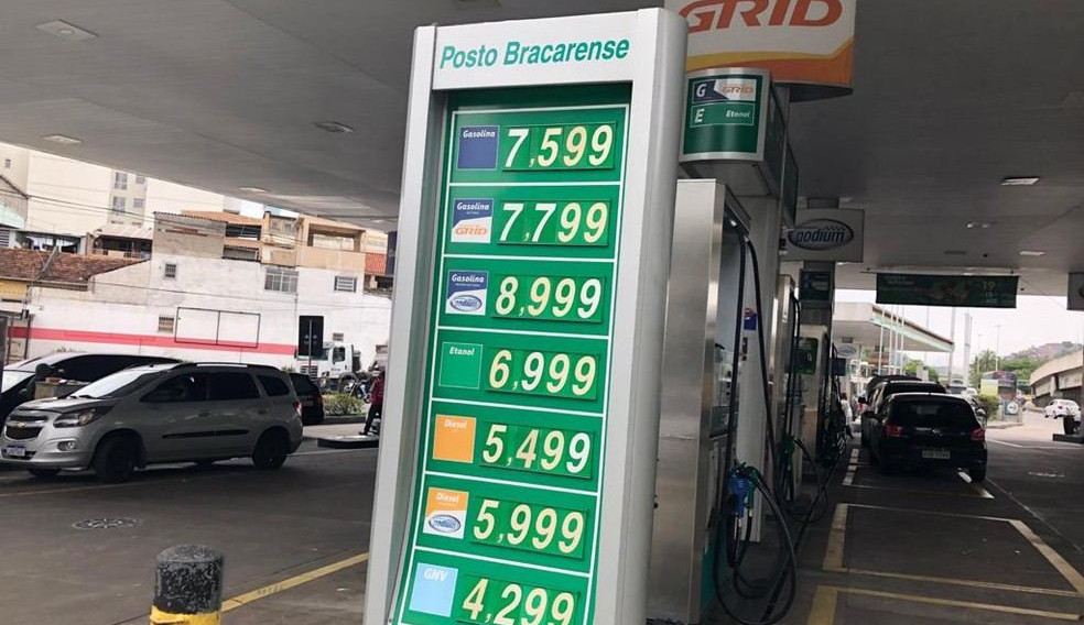 Com alta pela sexta semana consecutiva, o litro da gasolina se aproxima dos R$ 8,00