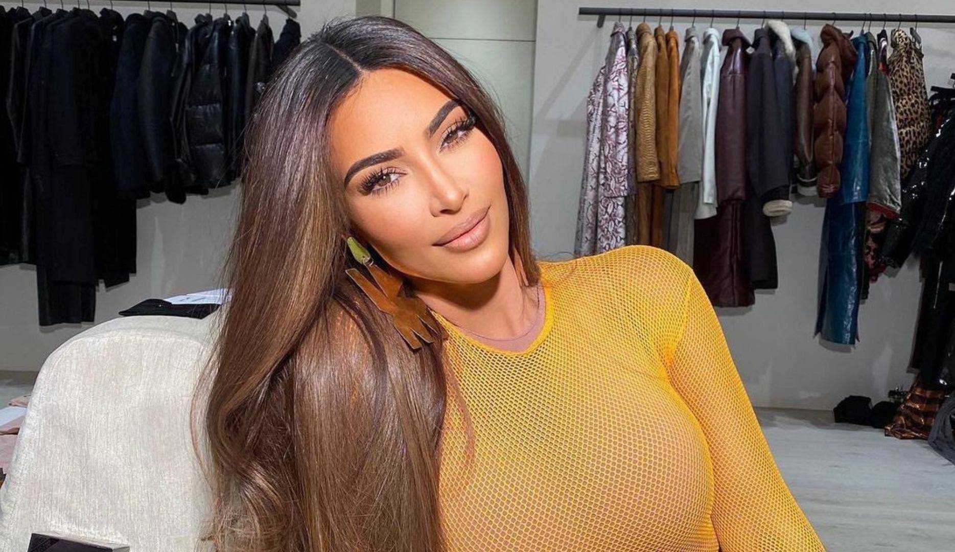 Kim Kardashian faz piada sobre seus casamentos frustrados em brinde para amigos: 'Não sei que conselho dar a você' Lorena Bueri