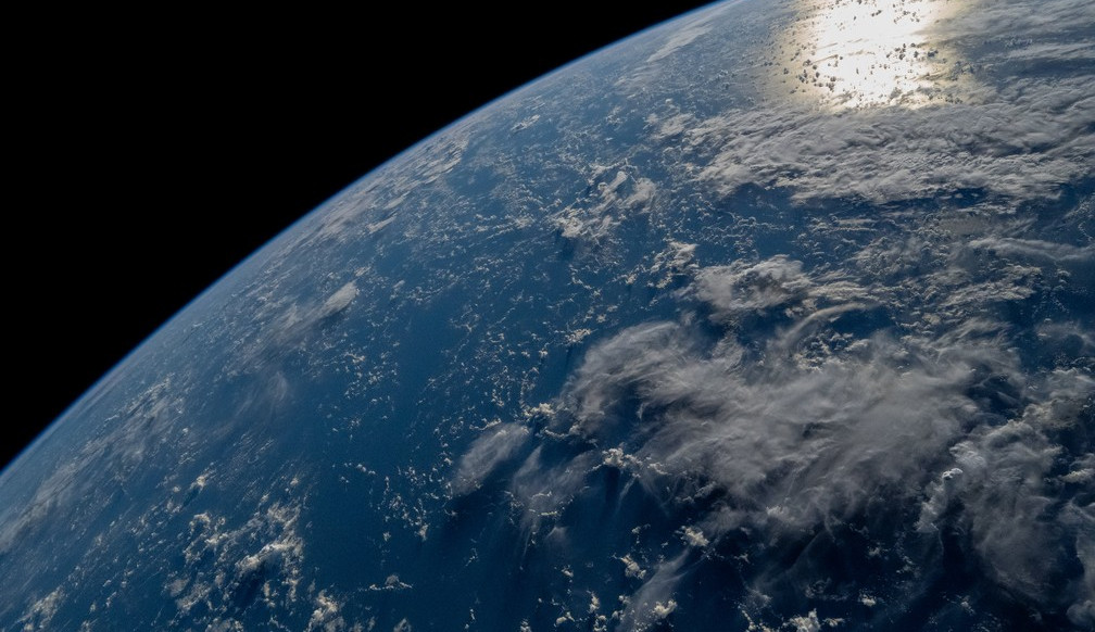 Tripulação da Inspiration4 da empresa SpaceX publicam imagens inusitadas da órbita do planeta