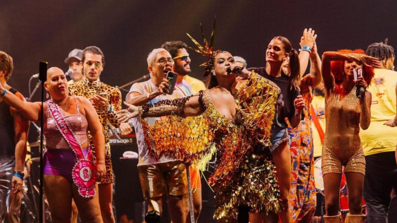 Preta Gil e seus convidados no palco | Reprodução/Juliana Bandeira/Instagram/@blocodapreta