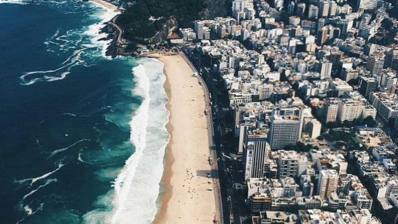 Praia do Leblon, no Rio de Janeiro | Reprodução/Instagram/@praias.brasileiras
