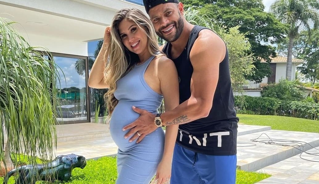 Hulk Paraíba exibe barriga de grávida da mulher, Camila Ângelo: “/Obrigado por tudo, Deus! Te amo demais, meu amor”/
