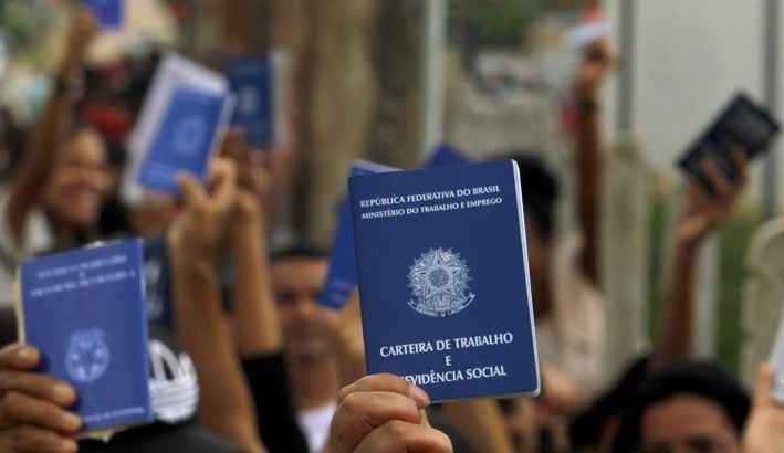 Dados divulgados pelo IBGE revelam que há 13,5 milhões de pessoas na busca por emprego