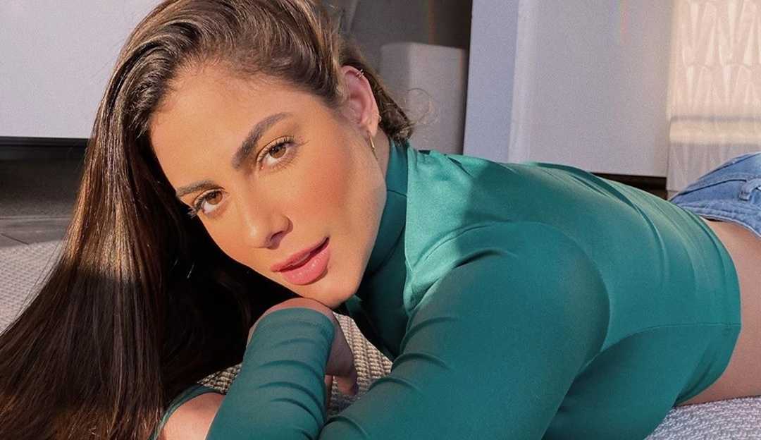 Mari Gonzalez faz lipoaspiração na axila